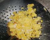 Foto langkah ke 3 dari resep Nasi Goreng Daun Mengkudu.