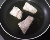 Foto del paso 3 de la receta: Merluza en salsa de champiñones