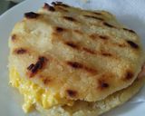 Foto del paso 8 de la receta: Arepa🍳rellena🥯de huevos🥚 cremosos🥛y salchichas🍳🥓🥯