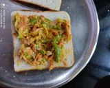 कॅफे स्टाइल  ग्रिल ‌‌ सँडविच (cafe style grill sandwich recipe in marathi) रेसिपी स्टेप 5 फोटो 