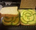 Hình ảnh bước 2 Sandwich Phômai Và Quả Bơ Đơn Giản Cho Bữa Sáng ?