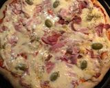 Foto del paso 5 de la receta: Pizza con borde relleno de mozzarella😋