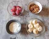 Foto langkah ke 1 dari resep Smoothie Bowl Strawberry Pisang.