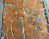 Foto del paso 5 de la receta: Rollo de espinacas, salmón y queso para untar