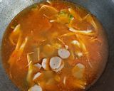 Foto langkah ke 4 dari resep Seblak mie pedas.