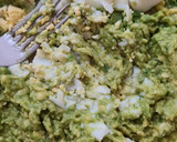 Foto del paso 4 de la receta: Sanguchito saludable de palta y huevo con pan de lino en sartén 🍳 pancito sin horno 🥵