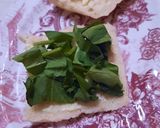 Foto del paso 5 de la receta: Sándwich con pollo en criollitos