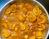 A picture of step 10 of Mushroom curry.