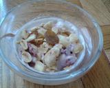 Foto del paso 2 de la receta: Frutillas con frutos secos y yogurt