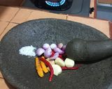 Foto langkah ke 2 dari resep Ikan Bandeng Bumbu Kuning Tanpa Santan.