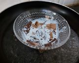 A picture of step 5 of Kitkat Layered cream cheese Parfait.