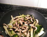Foto del paso 2 de la receta: Quinoa con verduras al wok