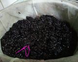 Foto langkah ke 4 dari resep Urap Ketan Hitam (ketan hitam tabur kelapa parut).