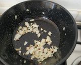 Foto del paso 2 de la receta: Arroz blanco con pollo al ajillo