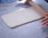 A picture of step 8 of Puff Pastry Sugar Cookies (Leaf-shaped Simple Pies).