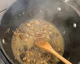 A picture of step 2 of Creamy seafood pasta.