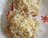 A picture of step 2 of Corn cheese garlic bread.