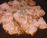 Foto del paso 4 de la receta: Pollo al ajillo y pimentón sobre arroz