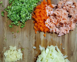 Foto langkah ke 3 dari resep Capcay Salmon (MPASI 10 bulan).