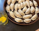 Foto del paso 2 de la receta: Sambusek (empañada árabe de queso)