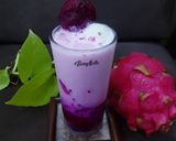 A picture of step 6 of Dragon Fruit Milkshake.