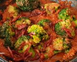 Foto del paso 4 de la receta: Chuleta de Sajonia "a la gallega" y brócoli con tomate y bacon