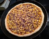 Foto langkah ke 3 dari resep Pizza teflon simpel.