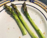 Foto del paso 1 de la receta: Setas y Espárragos al ajillo con Huevo frito
