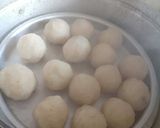 A picture of step 7 of Suji coconut balls.