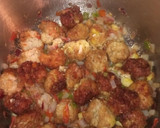 Foto del paso 3 de la receta: Albóndigas de carne picada con patata y pimientos fritos