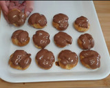 Foto del passaggio 12 della ricetta Bignè con crema al caffè e cioccolato