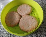 Foto del paso 3 de la receta: Hamburguesas al Microondas con mermelada y queso