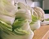 Hình bước làm 1 của món Canh Ức Gà & Lá Súp Lơ Trắng
