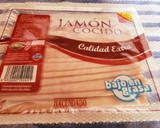 Foto del paso 2 de la receta: Hojaldre con doble de queso y jamón