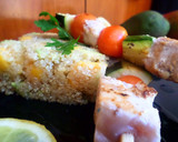 Foto del paso 5 de la receta: Brochetas de bonito y calabacín con guarnición de quinoa, mango y aguacate
