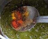 हिरवी कोळंबी (hirvi kolambi recipe in marathi) रेसिपी स्टेप 2 फोटो 
