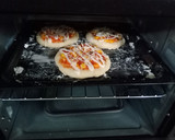 Foto langkah ke 5 dari resep Simple Pizza Home Made.