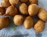 A picture of step 4 of Doughnut balls.