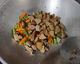 Foto langkah ke 4 dari resep Tumis Ati Bakso Sayuran.