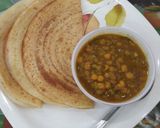 A picture of step 7 of Whole wheat Bread Dosa with Dried white peas curry and Green smoothie.