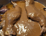 Foto del paso 3 de la receta: Conejo guisado con patatas fritas y champiñones