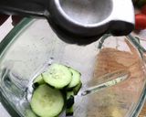 Foto del paso 1 de la receta: Agua de pepino y limón