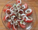 A picture of step 3 of Tomato and Green Onion Salad.