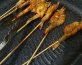 Foto langkah ke 5 dari resep Udang Bakar Teflon.