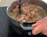 Foto del paso 5 de la receta: Pavo guisado con alcachofas y guisantes