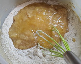 Foto del paso 2 de la receta: Budín de bananas, manzana y nueces sin huevos