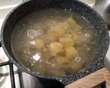 Foto del passaggio 6 della ricetta Mezzi Paccheri Ondulati con Vongole, Crema di Asparagi, Datterini Confit e Basilico Fritto
