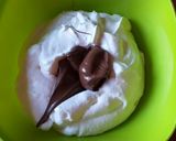 Foto del passaggio 2 della ricetta Meringata ment-ella (menta e Nutella)😋