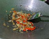 Foto langkah ke 2 dari resep Tumis Daun Singkong Rebon.