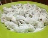 Foto langkah ke 3 dari resep Cumi goreng tepung saos asam manis.